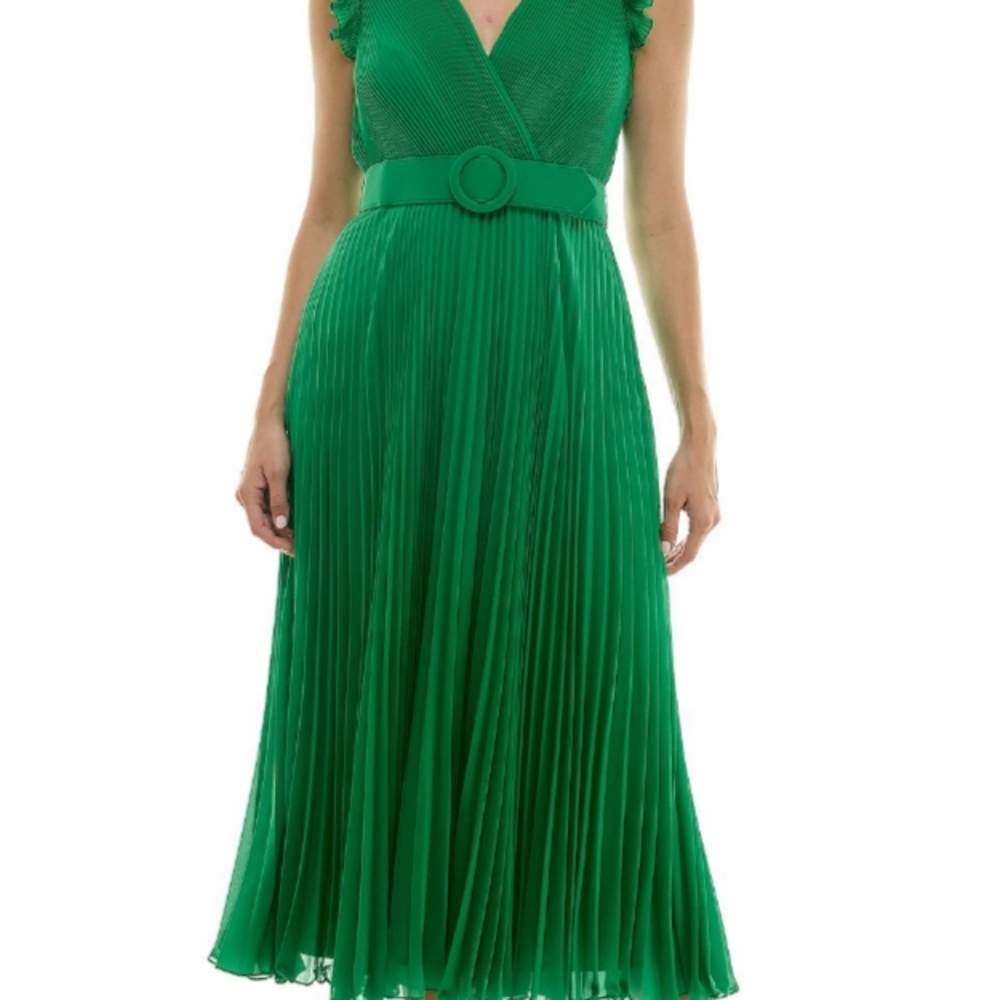 Elegant Green Pleated Dress
